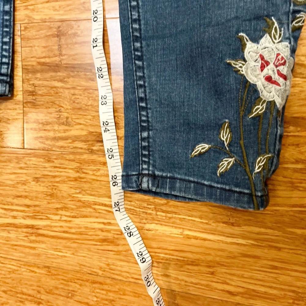 Sandpiper Embroidered Dark Wash Cropped Jeans – Floral – Size 18 - Picture 11 of 15